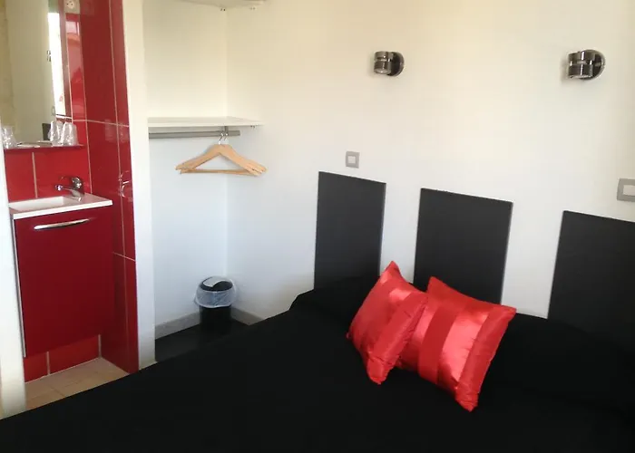 Bar Restaurant D'hourtin מלון הורטין